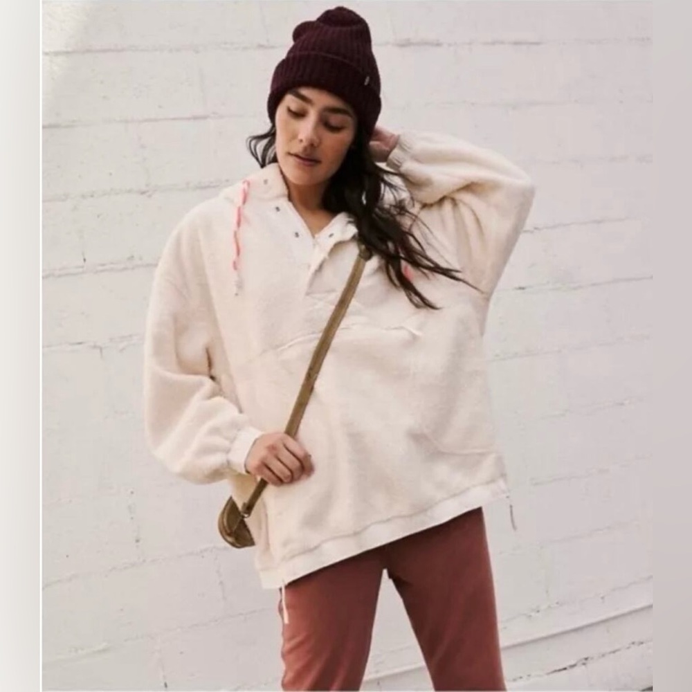 NWT- Free People Fuzzy Was She Fleece Pullover in Brushed Sail - Size: S and M